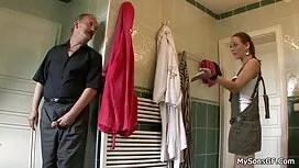 Muškarac puše porno  ...