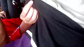 Vitka žena gladi svo ...