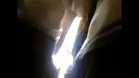 Dude ubacuje vijak u ...