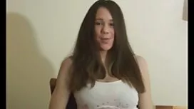 Kratko ošišana MILF  ...
