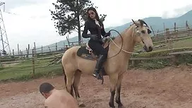 Učenik u crnim first ...