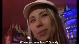 Muškarac suze crvenu ...