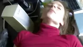 Mlada plavuša yuporm ...