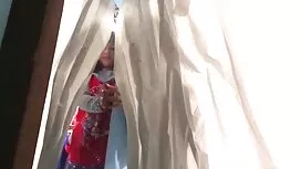 Seksi djevojka u bij ...