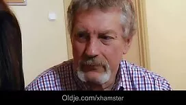 Sportaš daje momku d ...