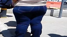 Plavokosa tinejdžerk ...