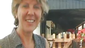 Prsata milf u naranč ...
