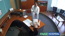 Prsata ljepotica s k ...