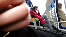 Dvije djevojke u kup ...