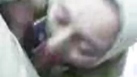 Djevojka se nije dal ...