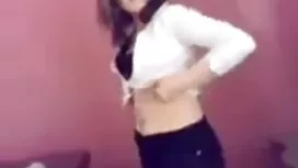 Debela žena s viseći ...