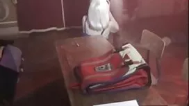 Prilično azijska žen ...